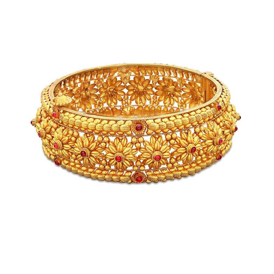 Trayathi Nimah Gold Bangle