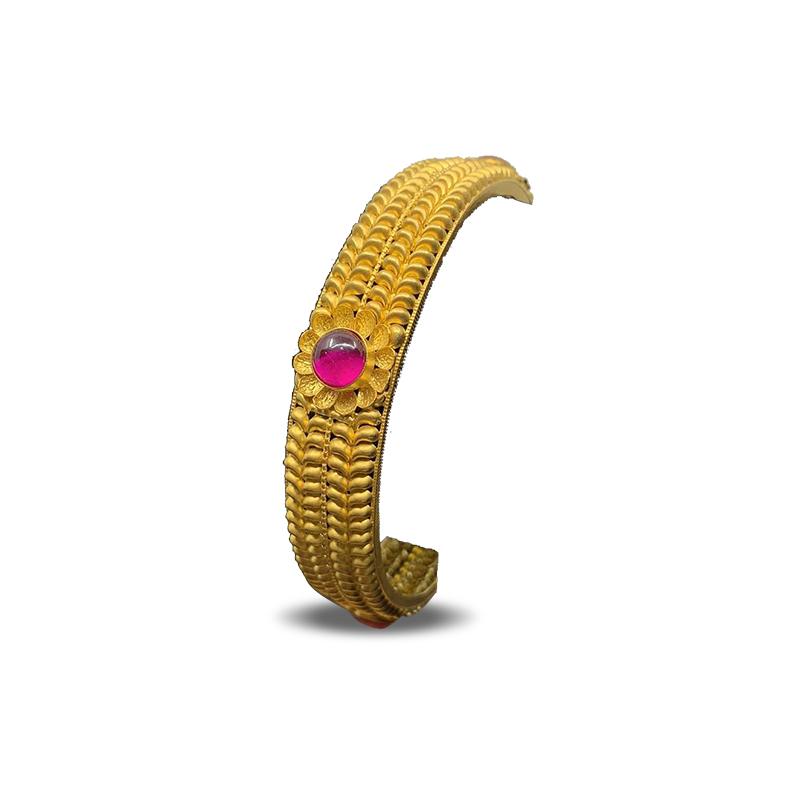 Latest gold step store chain designs