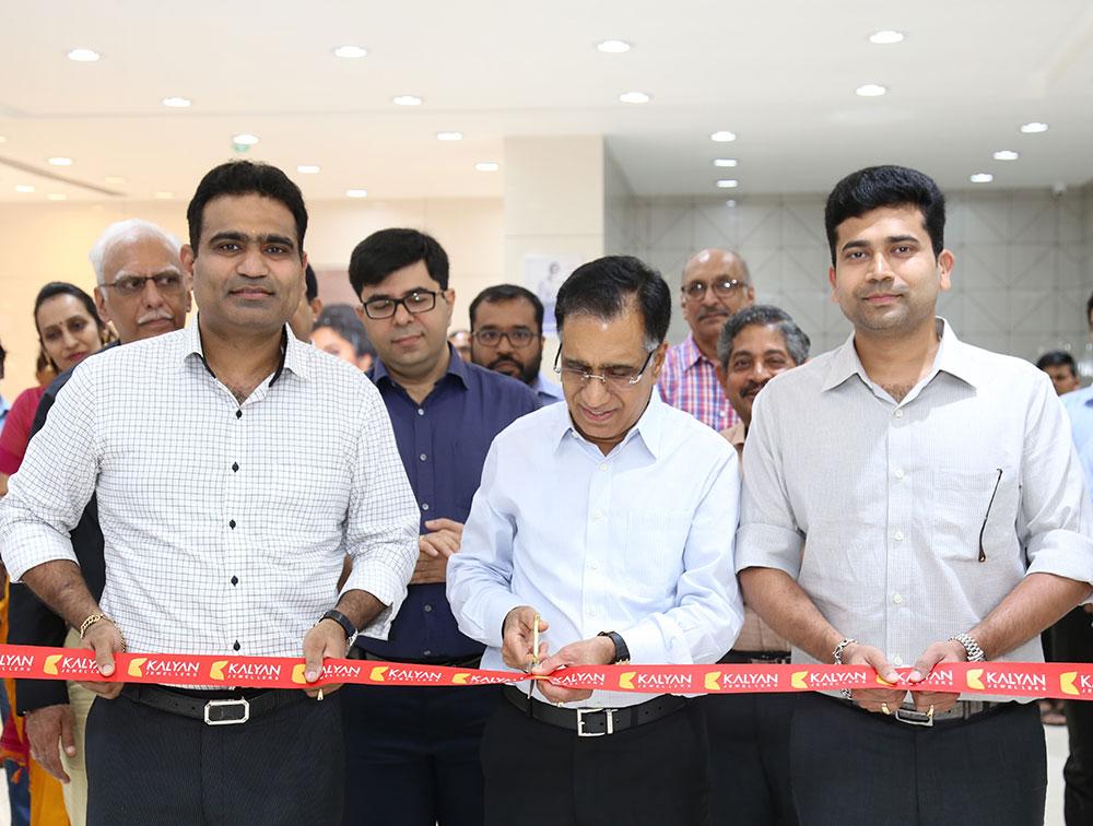 Kalyan Jewellers inaugurates 1st Boutique Showroom in India